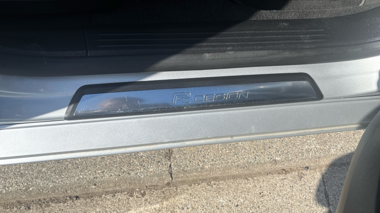 Volvo V40 T2 [122] R DESIGN Pro 5dr Geartronic Petrol Hatchback